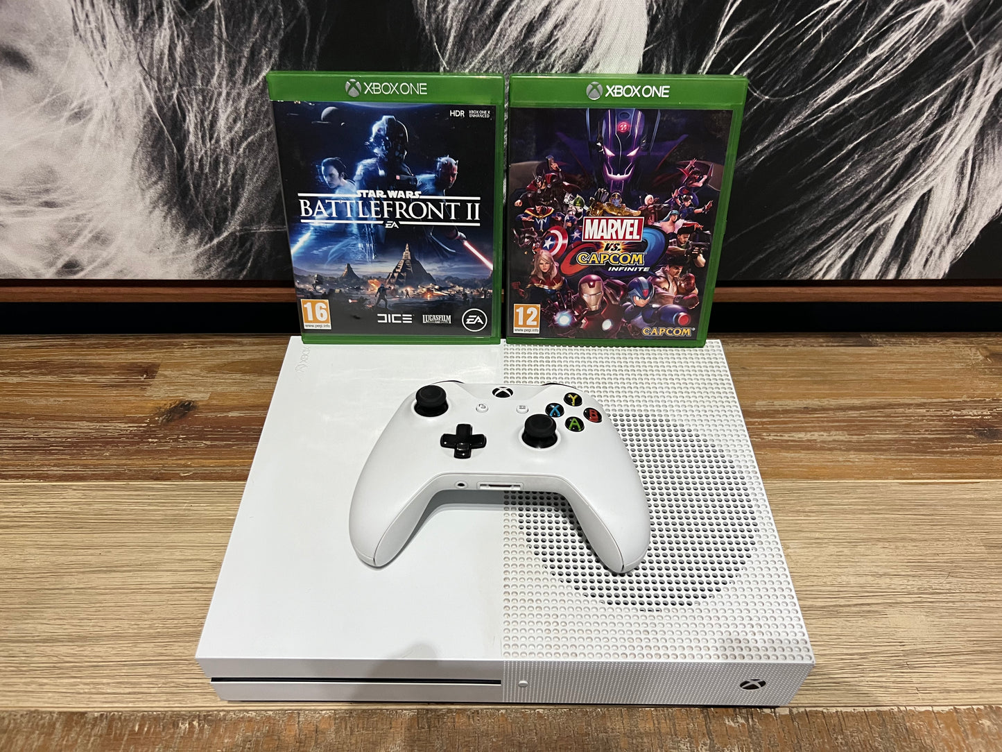 Xbox one S (Storage: 1TB) + 1 Controller + 2 Games