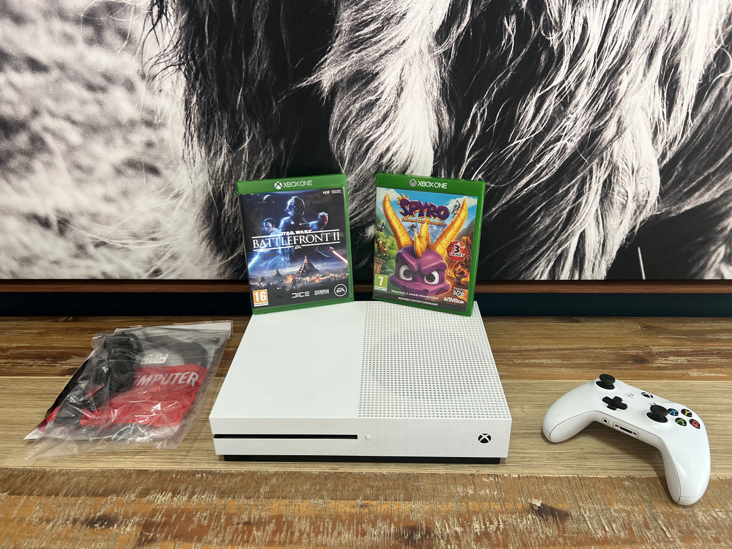 Xbox one S (Storage: 1TB) + 1 Controller + 2 Games